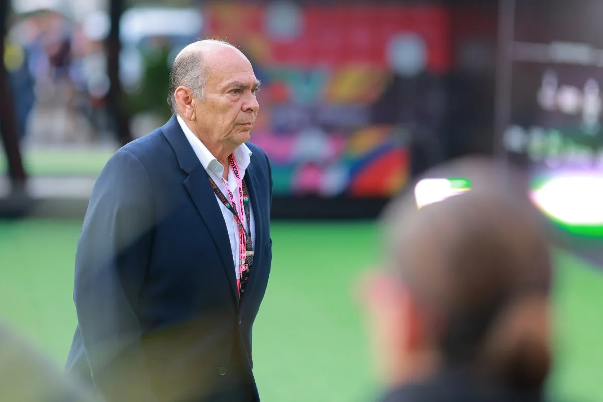 Antonio Pérez estuvo en el partido de Pumas