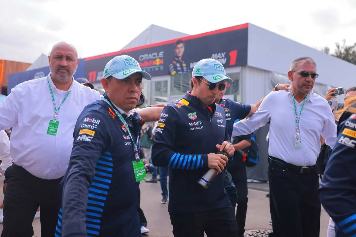 Checo Pérez es uno de los pilotos sin asiento para 2025