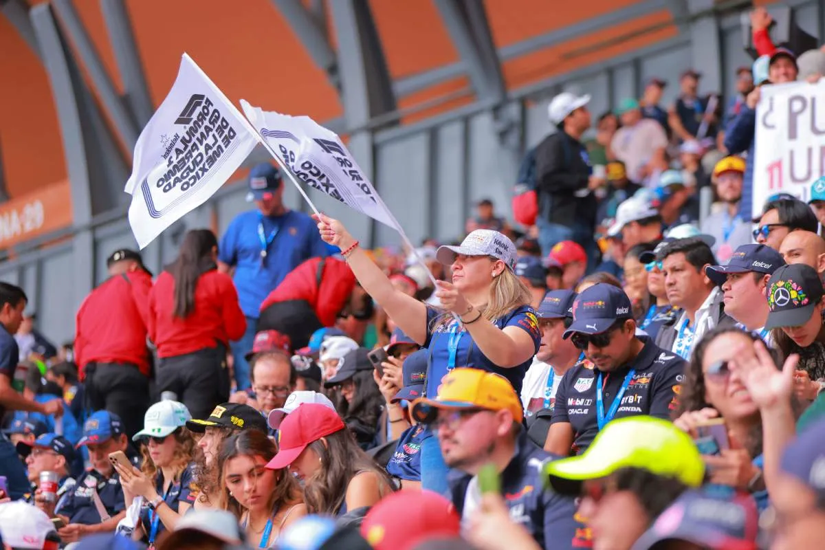 Afición mexicana en el Gran Premio de la Ciudad de México