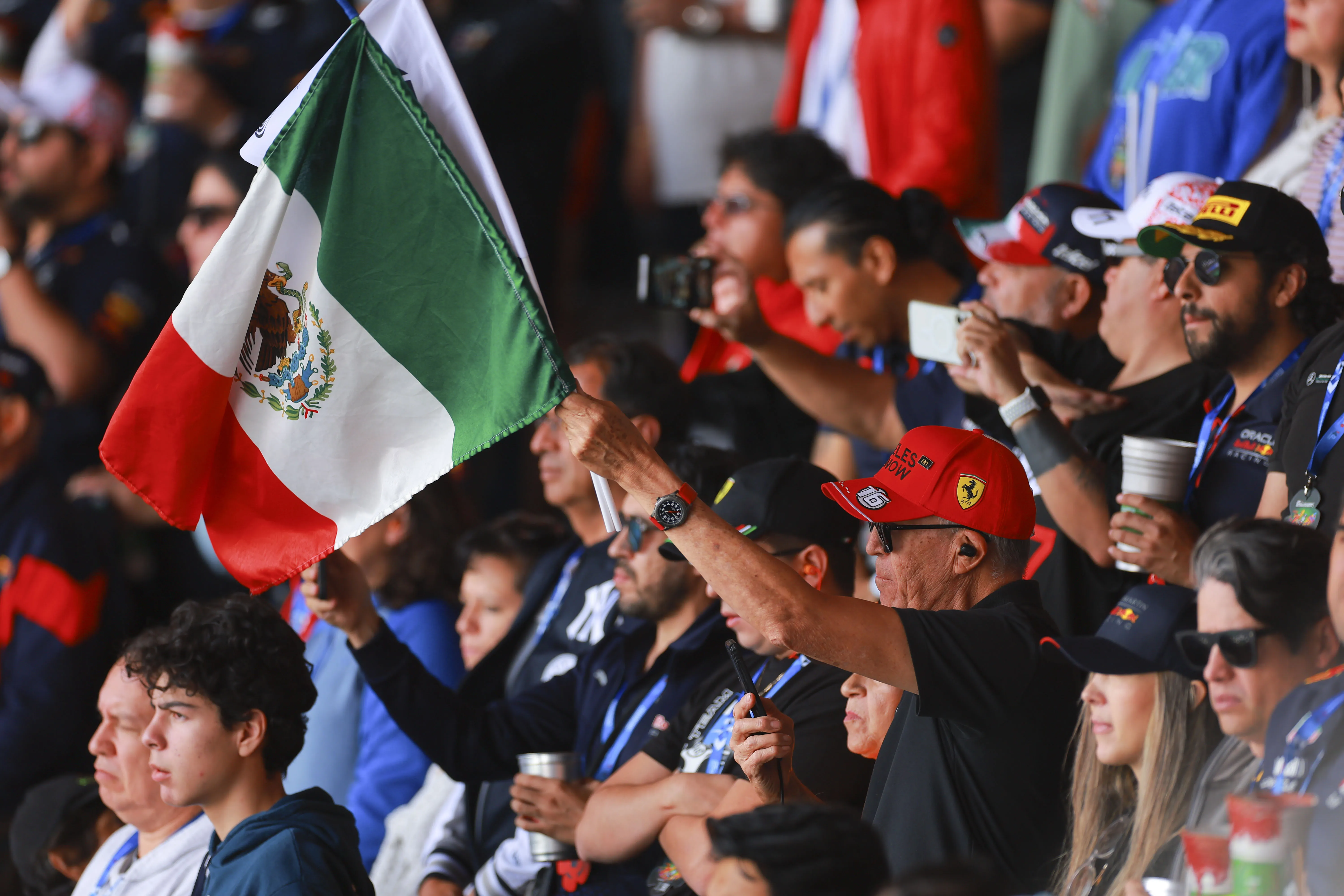 La afición mexicana cada año responde mejor en la carrera