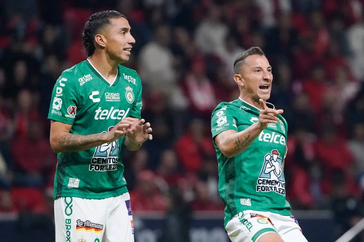Andrés Guardado en partido con León