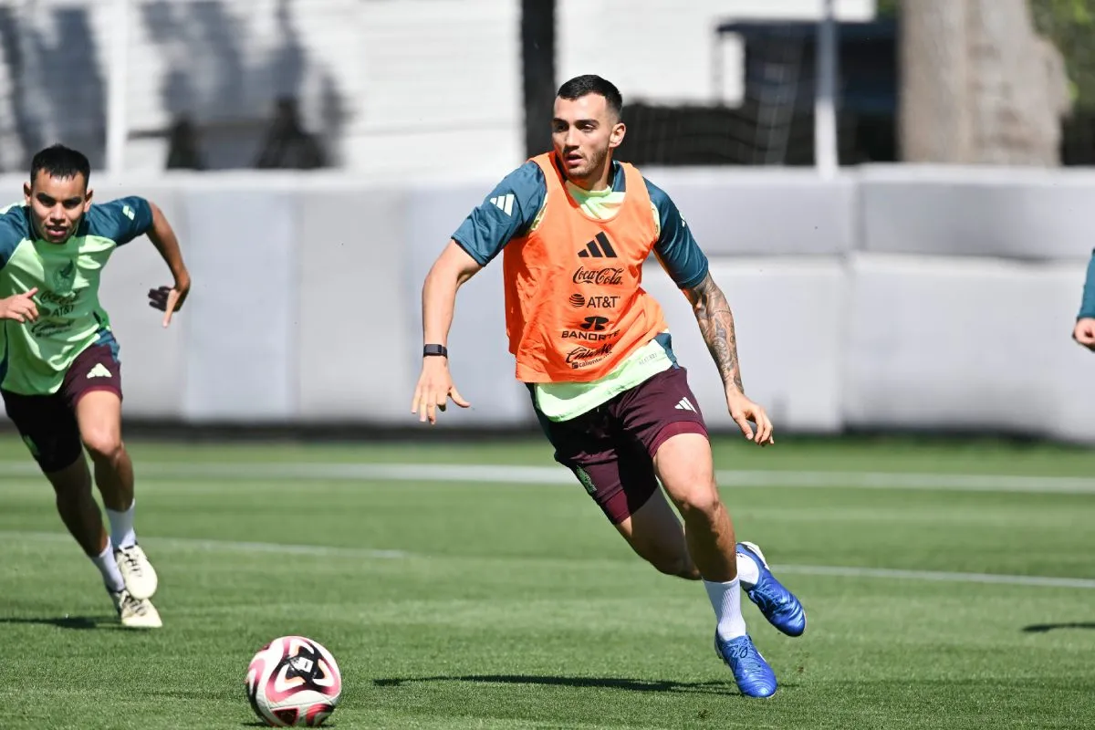 Luis Chávez en entrenamiento con la Selección Mexicana