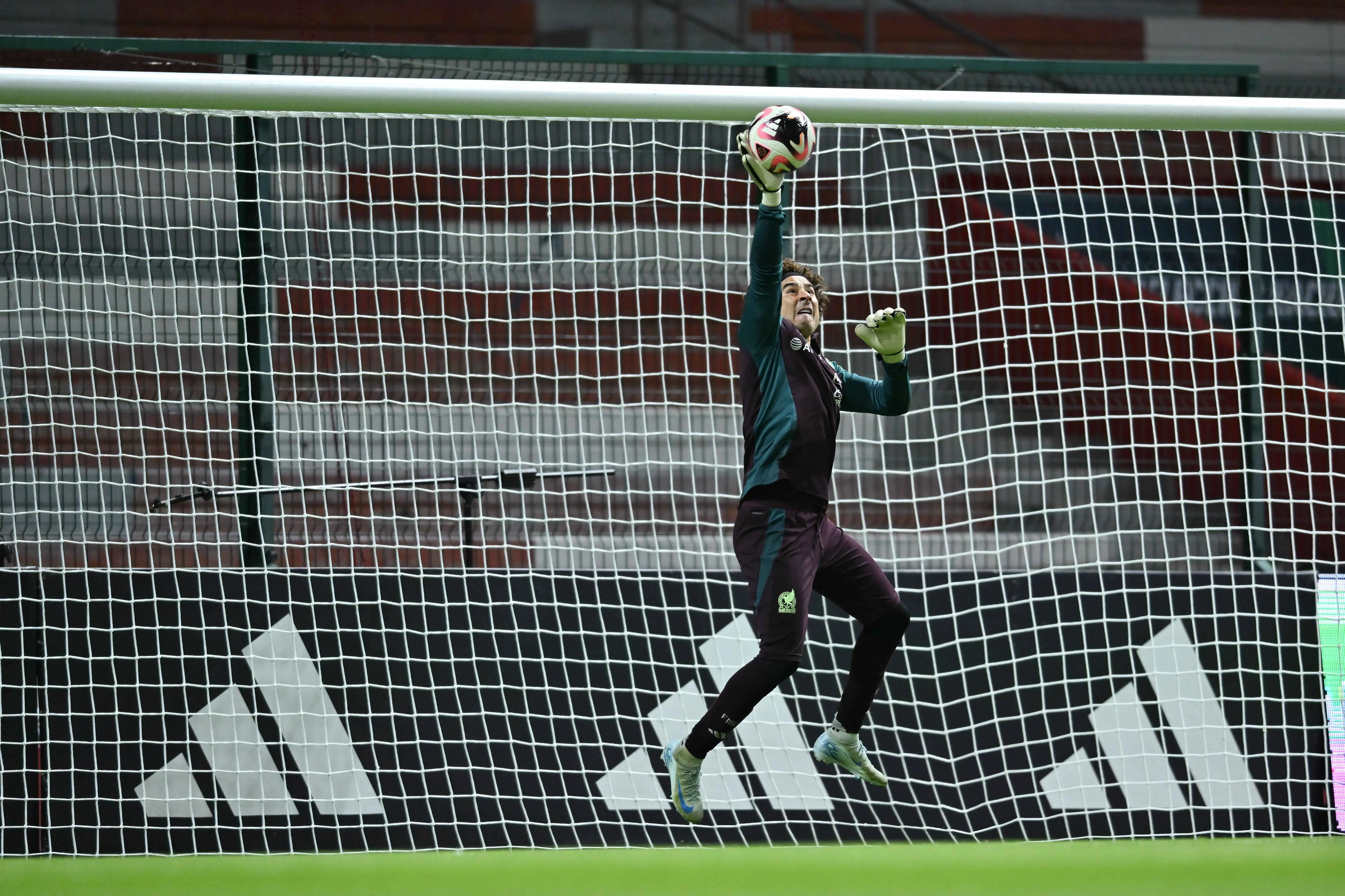 Ochoa está en la lista preliminar de porteros