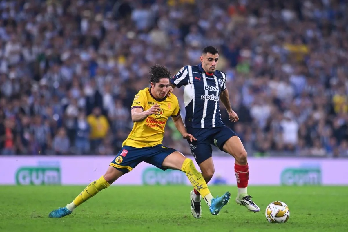 Alan Cervantes en el partido contra Monterreyy