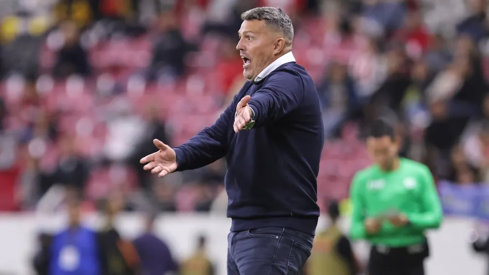 Óscar García dirigiendo a Chivas | MEXSPORT