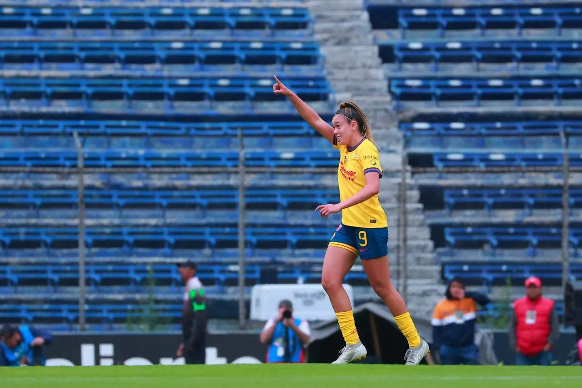 Priscila Da Silva en celebración de gol con América ante Gallos