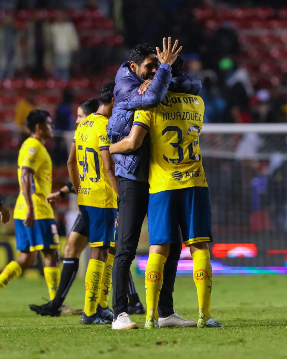 Diego Cervantes felicita a jugadores de América