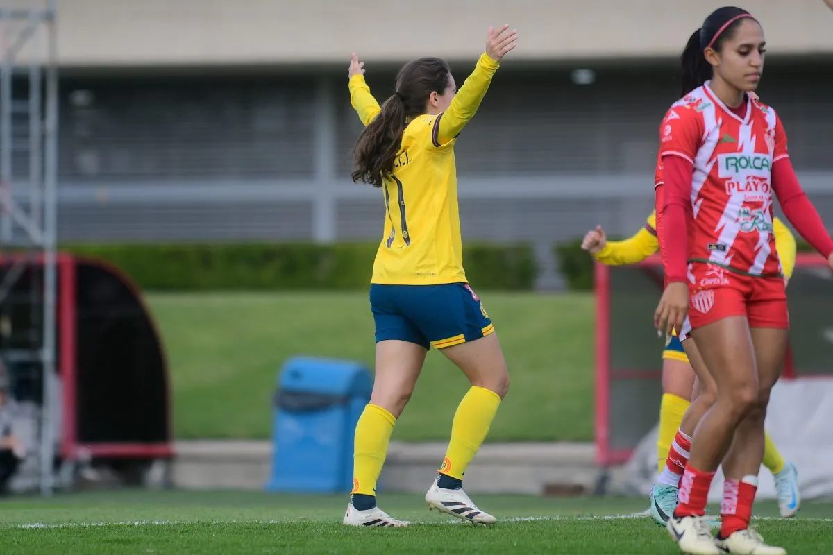 Aylin Aviléz en celebración de gol con América