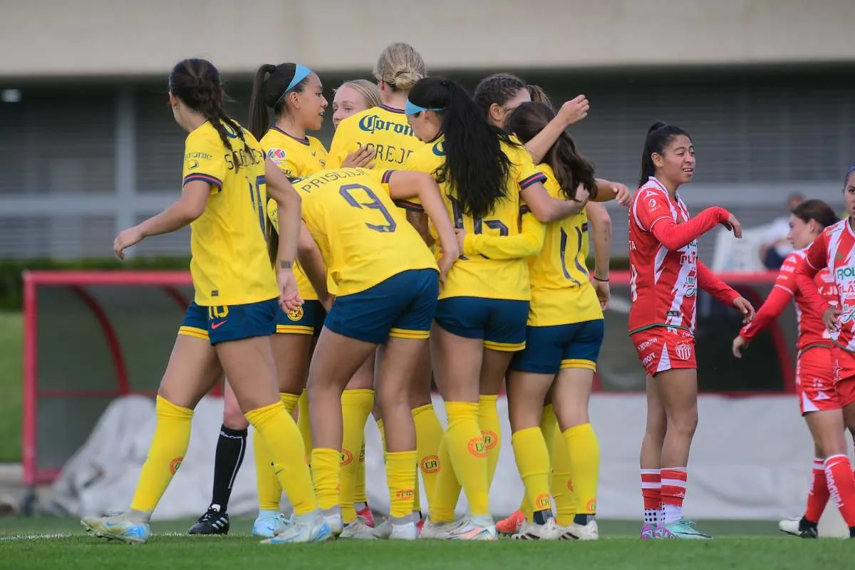 Jugadoras de América en celebración ante Necaxa
