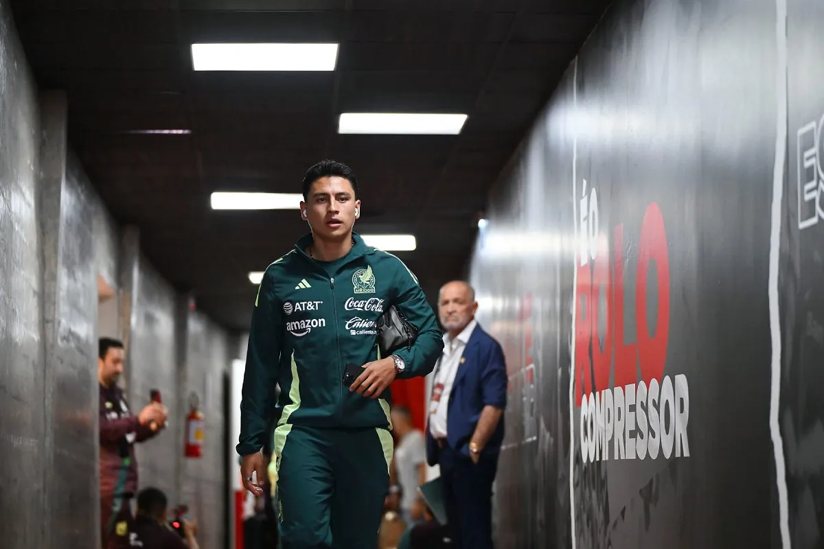 Ramón Juárez en la llegada de la Selección Mexicana al estadio