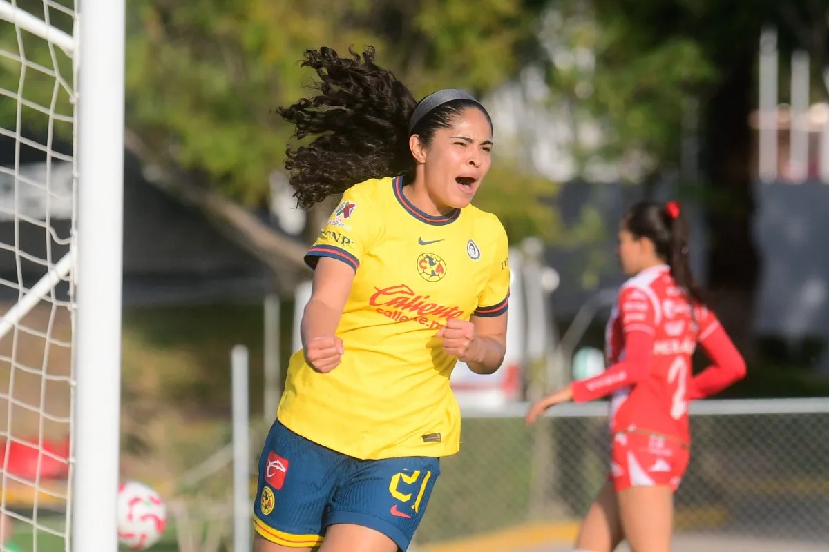 Daniela Espinosa en festejo de gol con América