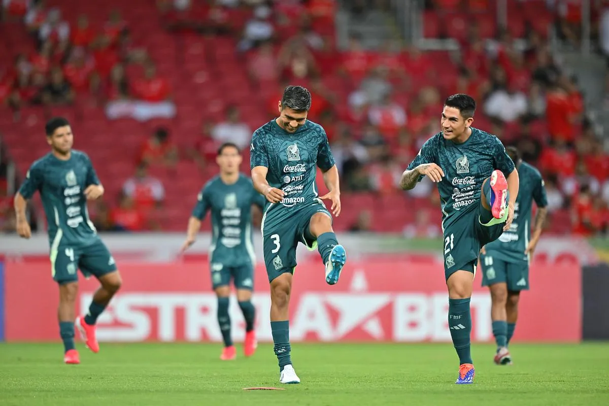 Jugadores de la Selección Mexicana en calentamiento en Brasil