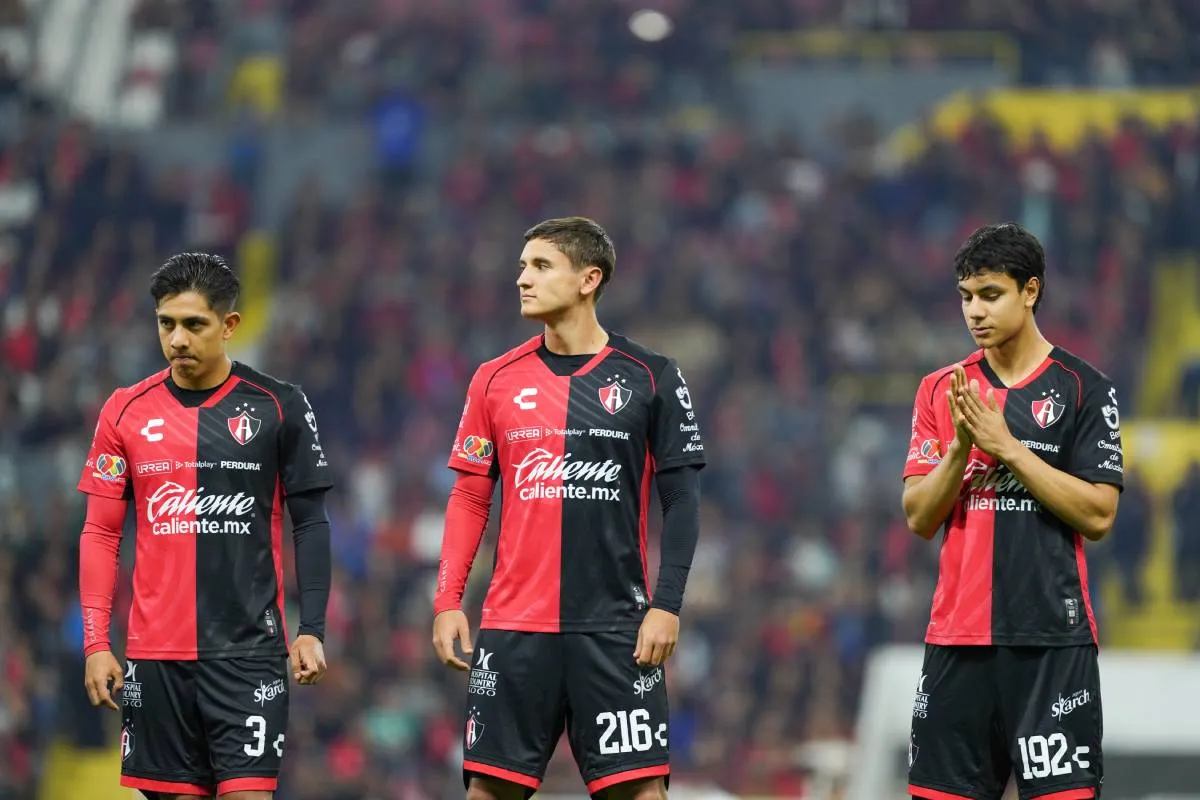 Jugadores de Atlas previo al partido de la Jornada 2