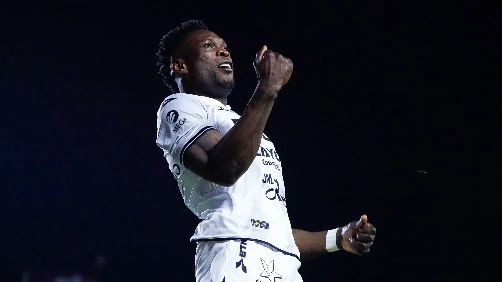 Cambindo es el goleador del torneo | IMAGO7