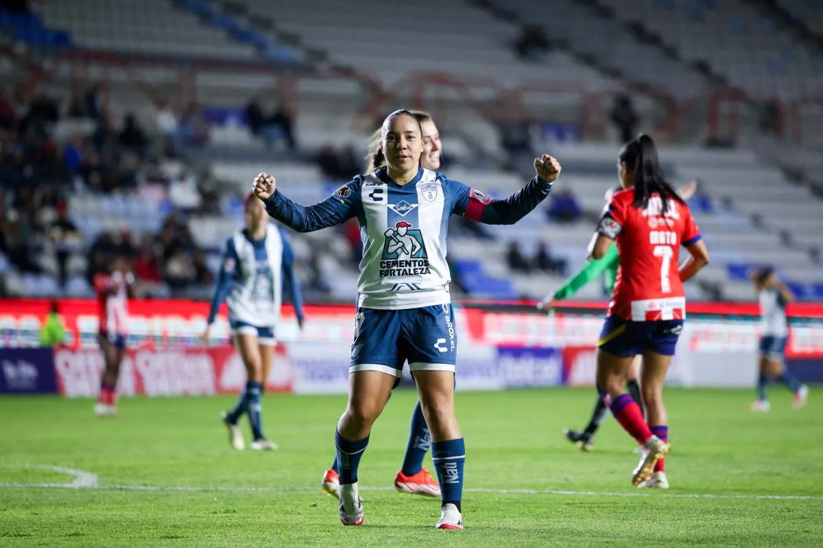 Charlyn Corral marcha como líder de goleo