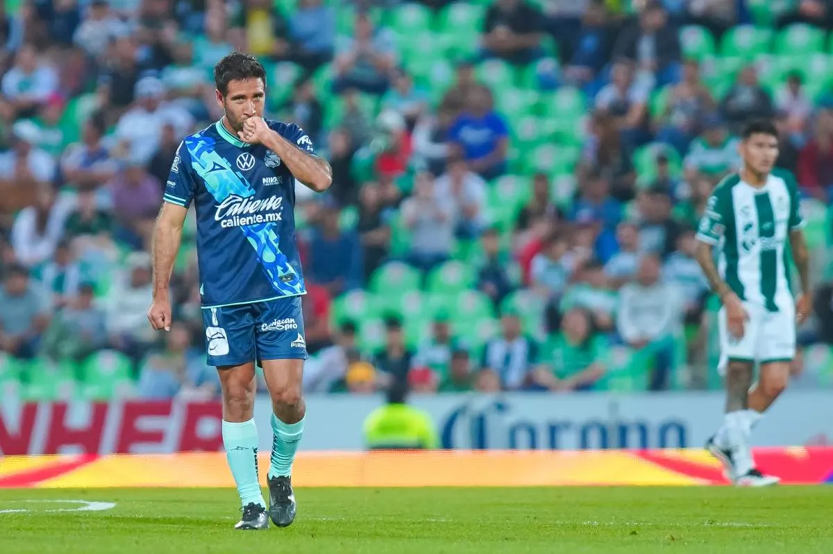 Pablo González dijo presente en el juego ante Santos