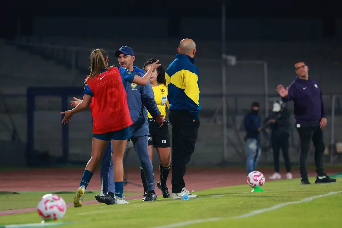 Priscila se encaró con el cuerpo técnico de Pumas