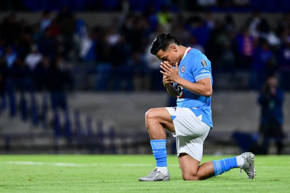 Sepúlveda seguirá al menos un año más con Cruz Azul