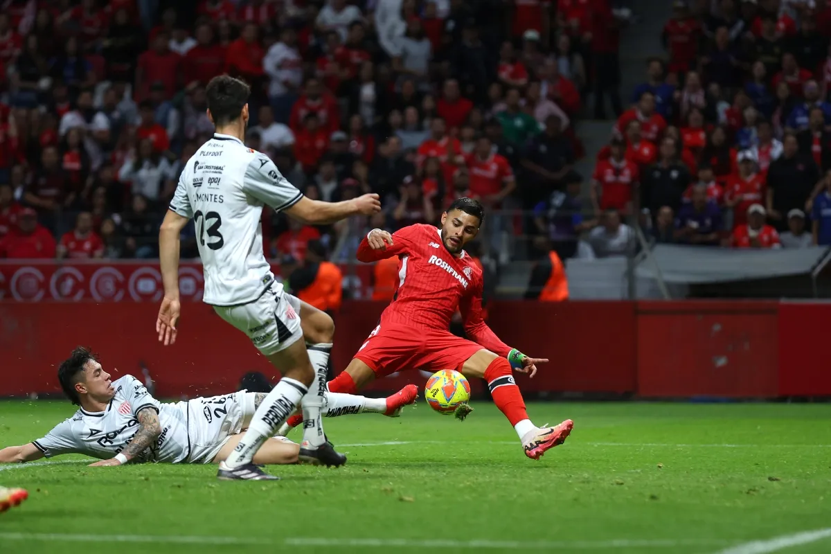 Alexis Vega | IMAGO7