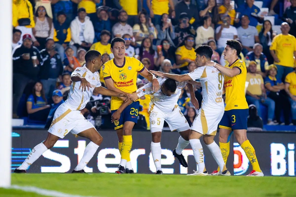 Pelea en el partido | IMAGO7