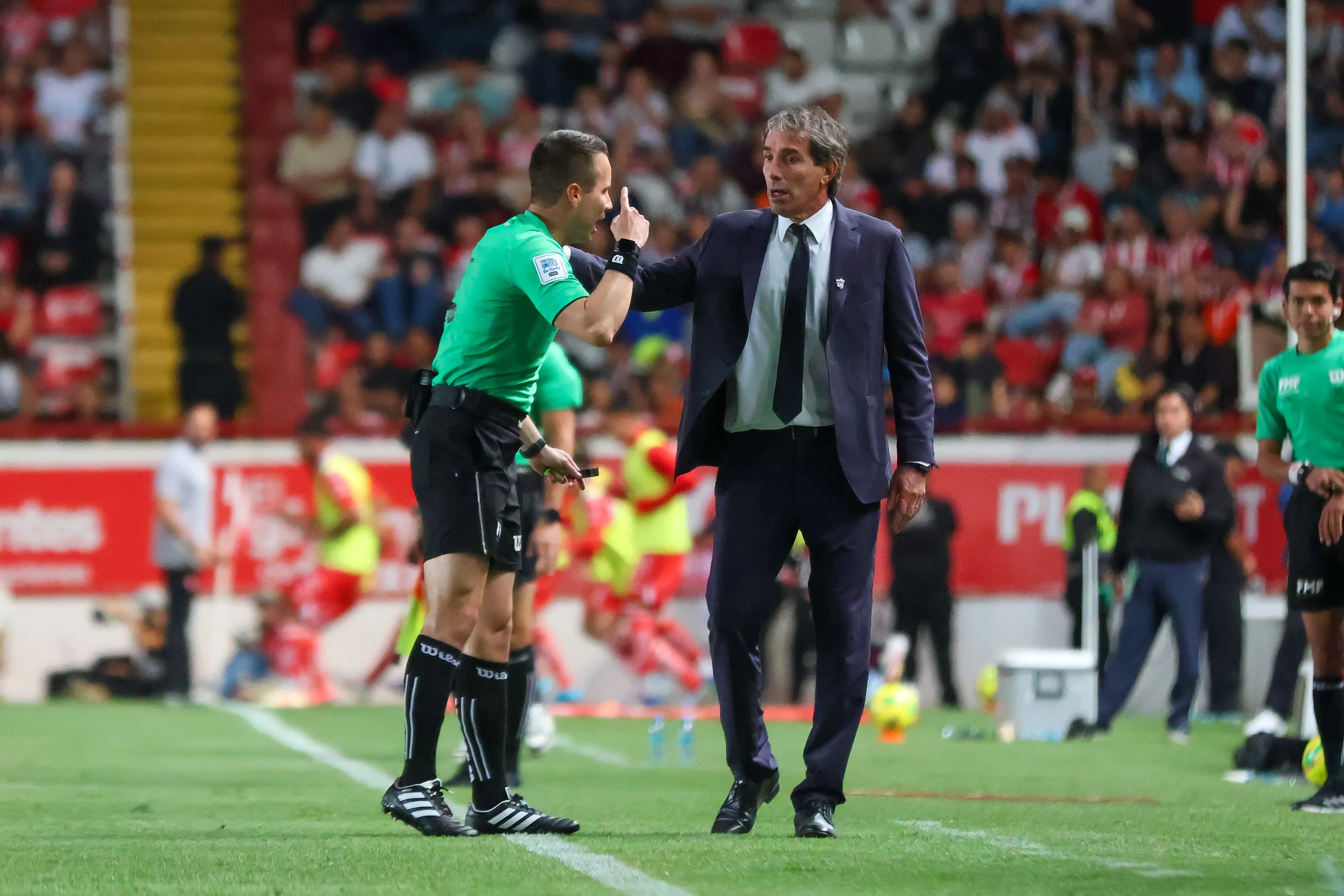 Almada descartó que por ahora piense en llegar a Chivas