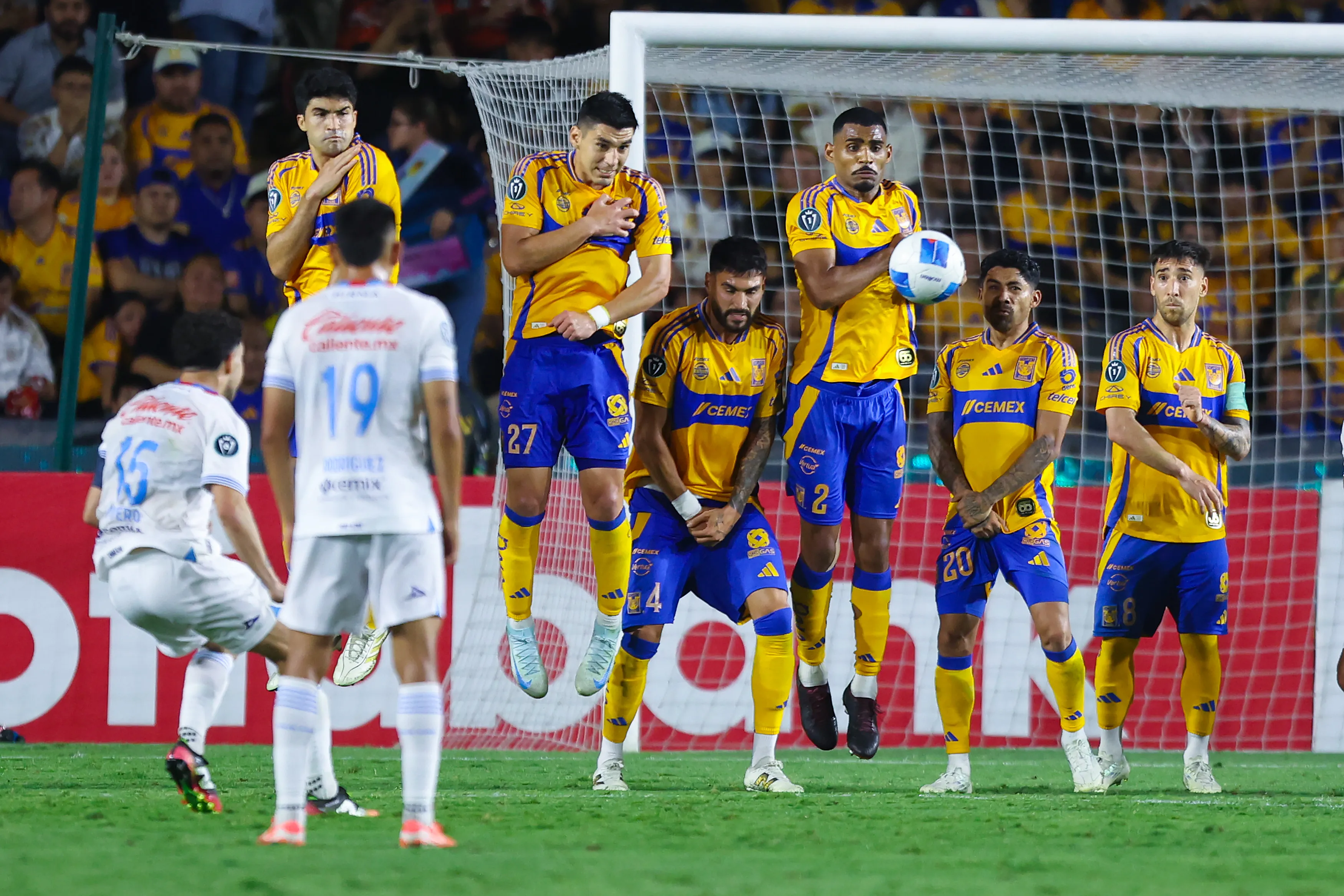 Será el primer juego que no sea de América que transmita Layún