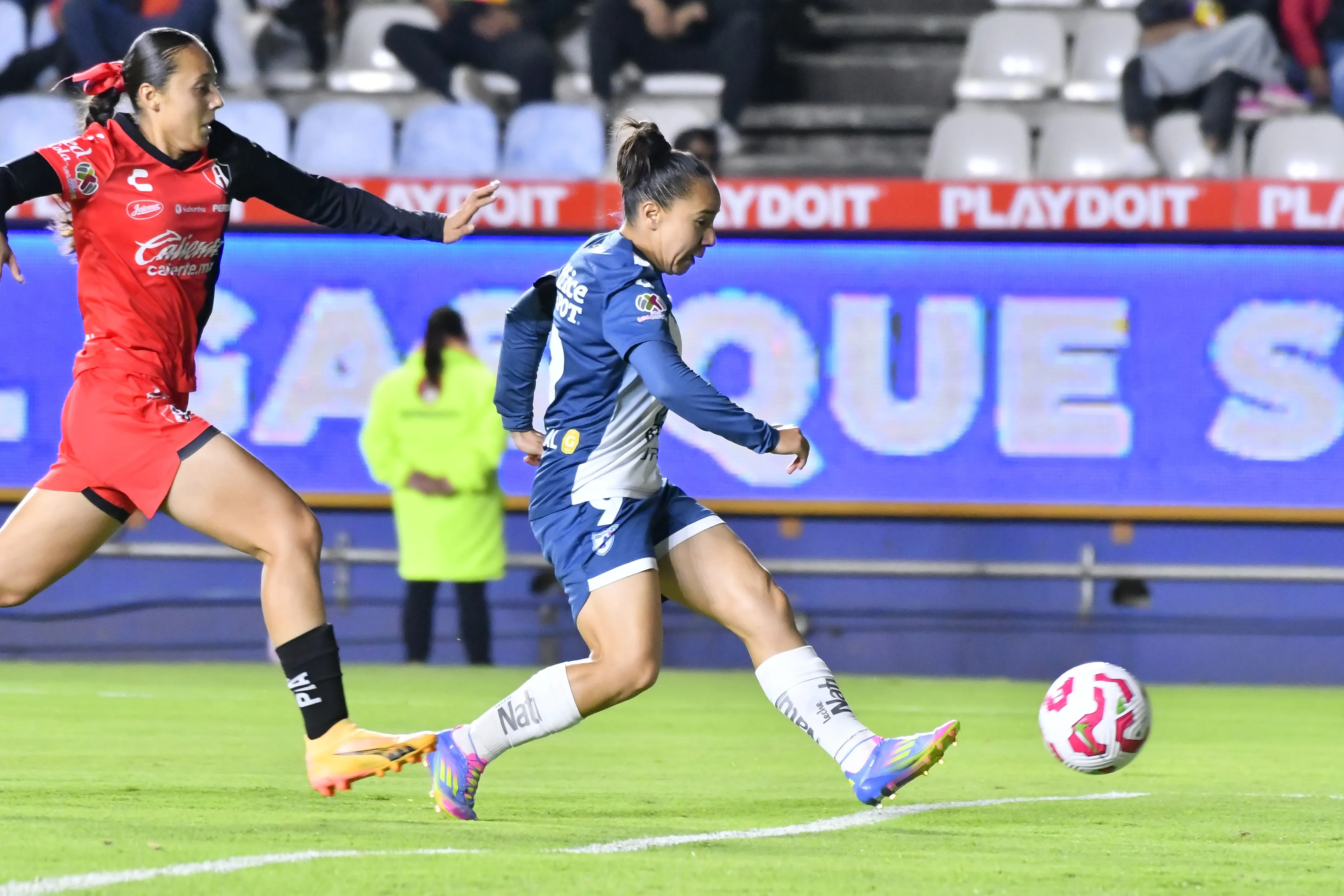 Charlyn en el partido ante Atlas en la Liguilla del Clausura 2025