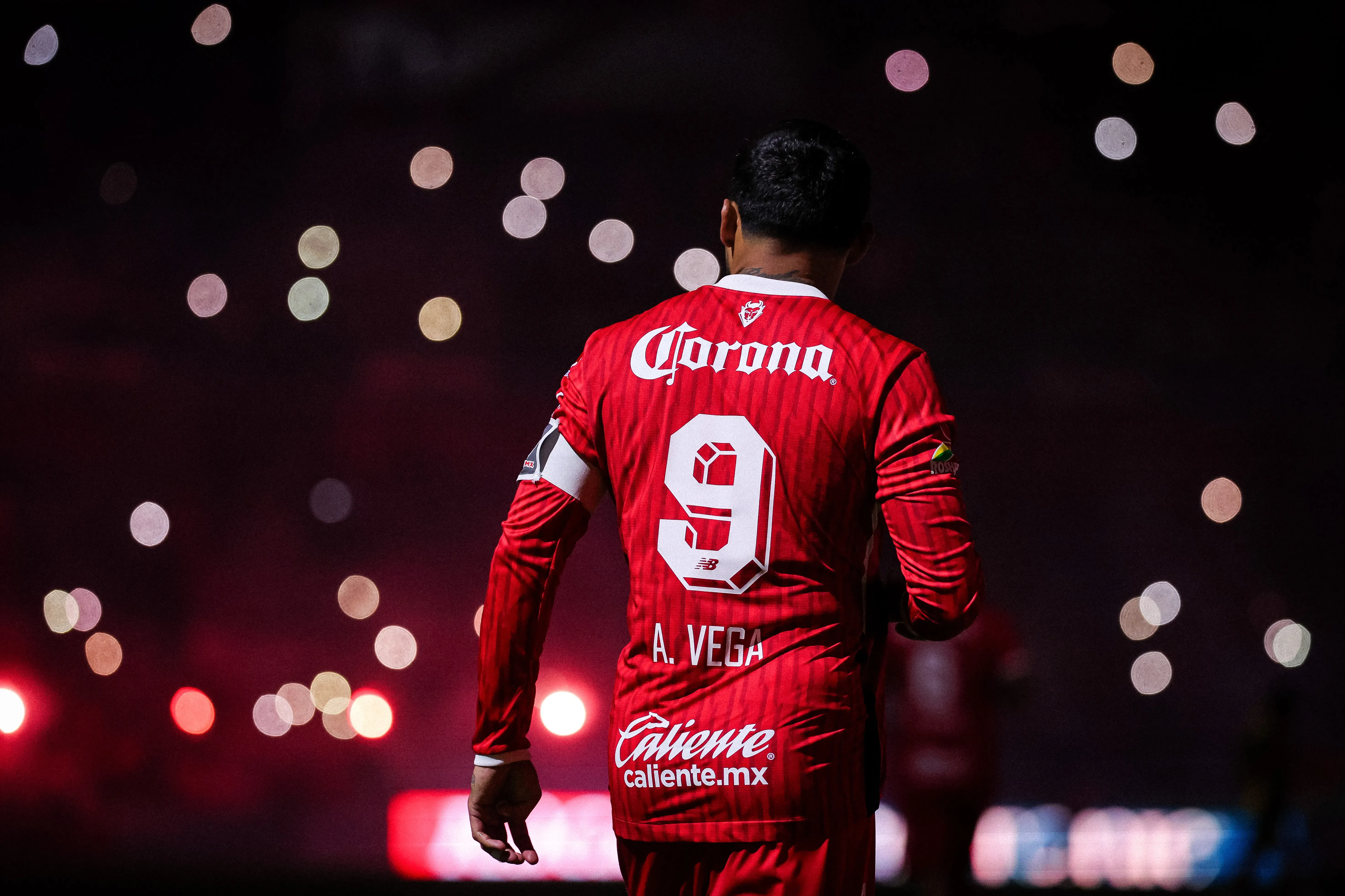 Alexis Vega en un partido de Toluca
