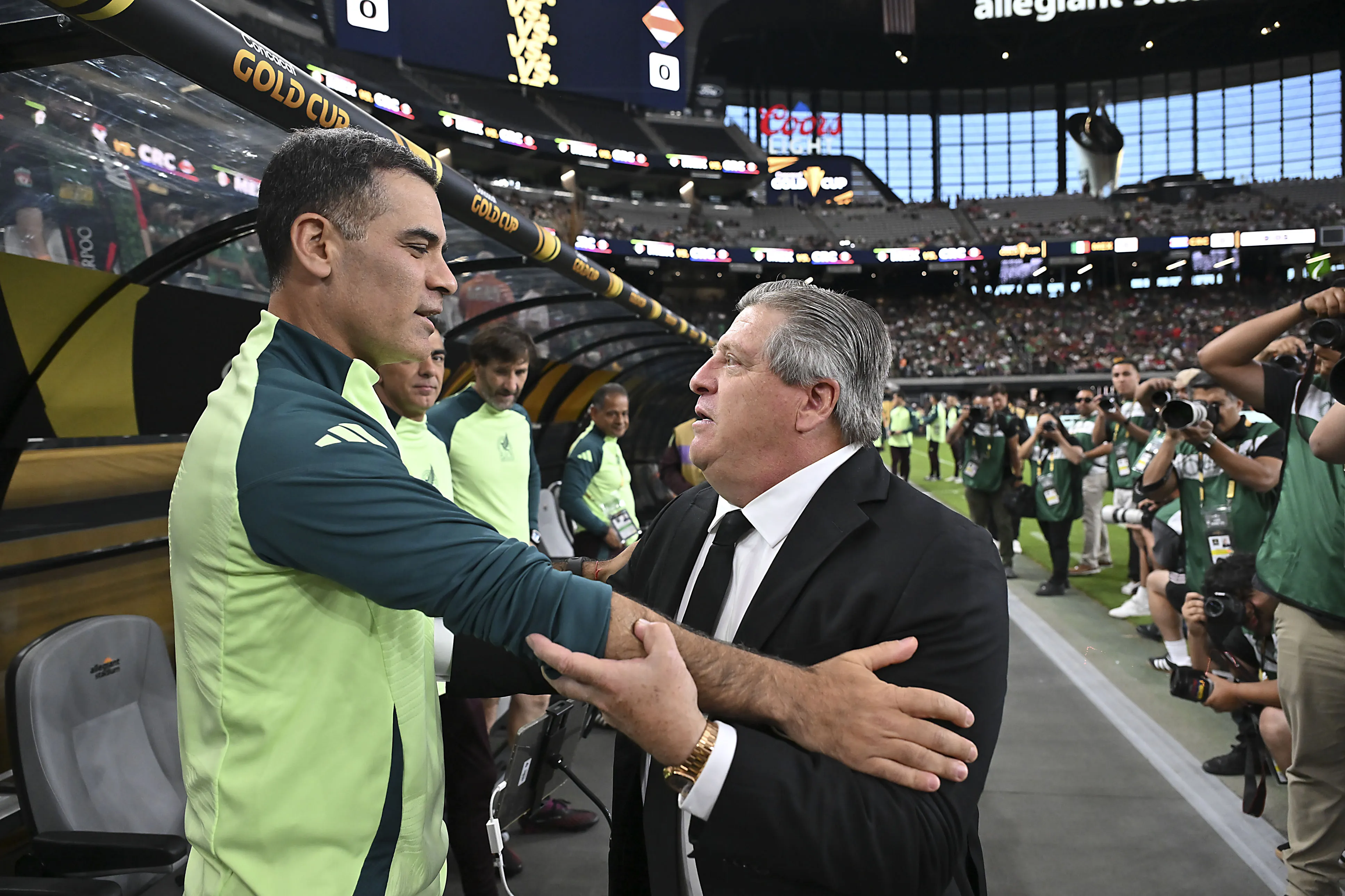 Miguel Herrara y Rafa Márquez en el juego de Copa Oro entre México y Costa Rica