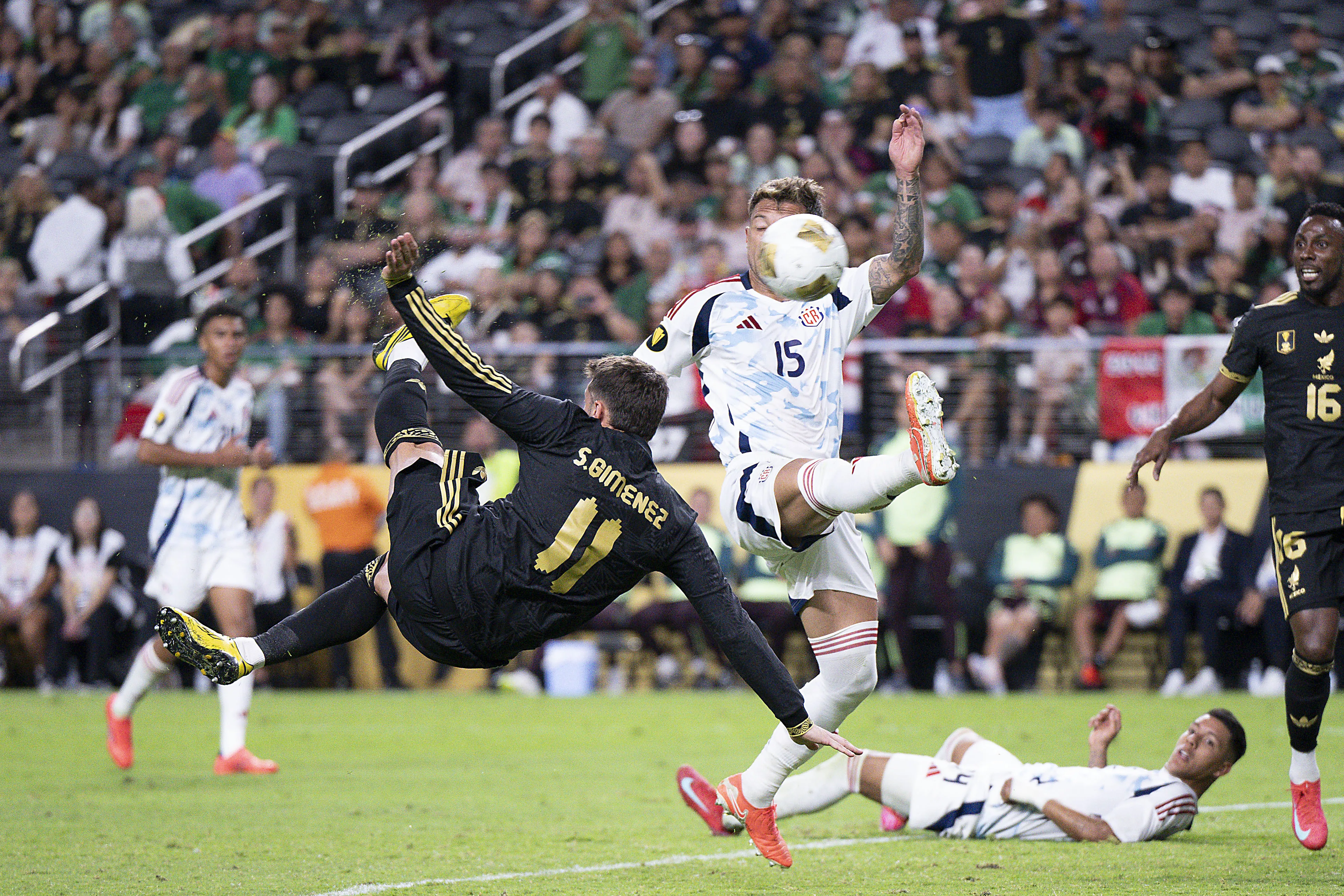 Giménez lamentó que su gran gol no contará en el marcador