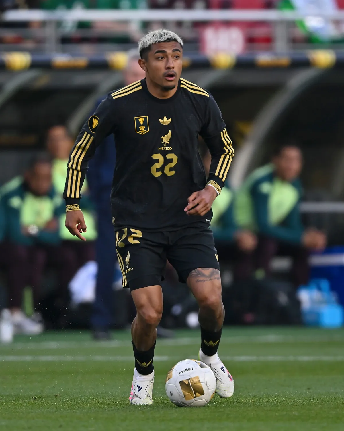 Julián Araujo | IMAGO7