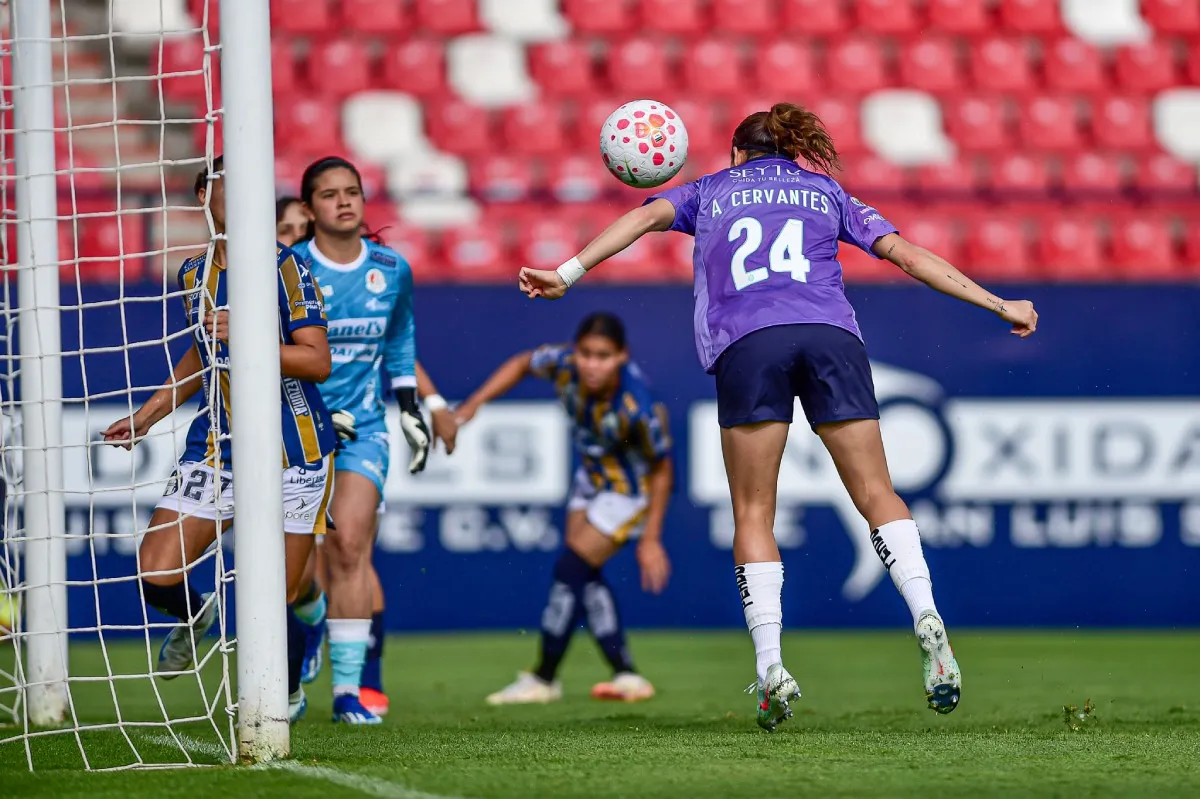 Con el pie derecho | IMAGO7