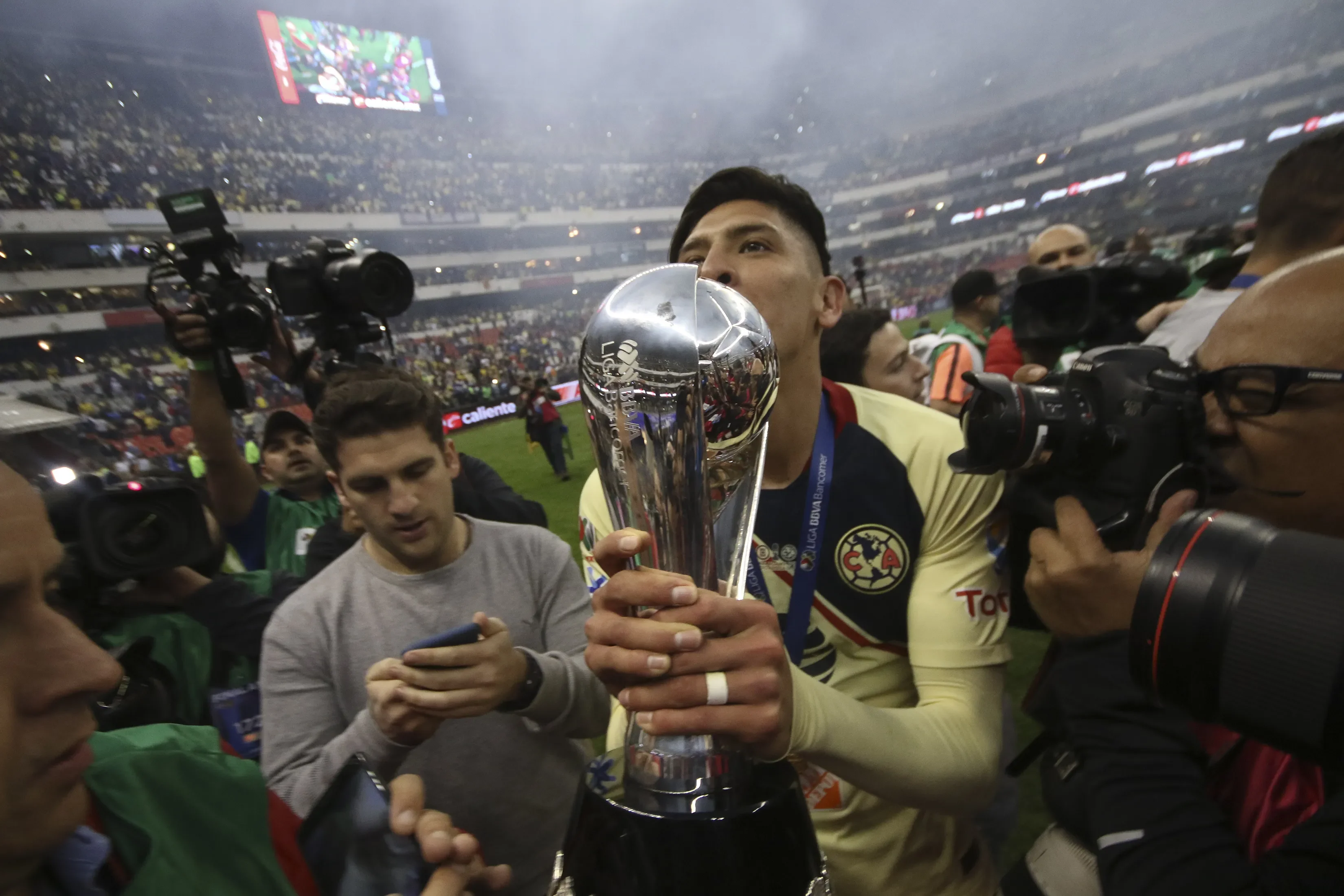 Edson Álvarez recordó cómo llegó a América