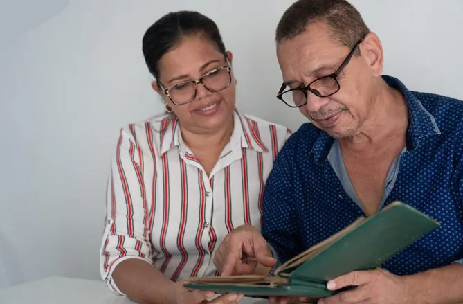 Los maestros podrán retirarse dependiendo el año que empezaron a cotizar / FREEPIK