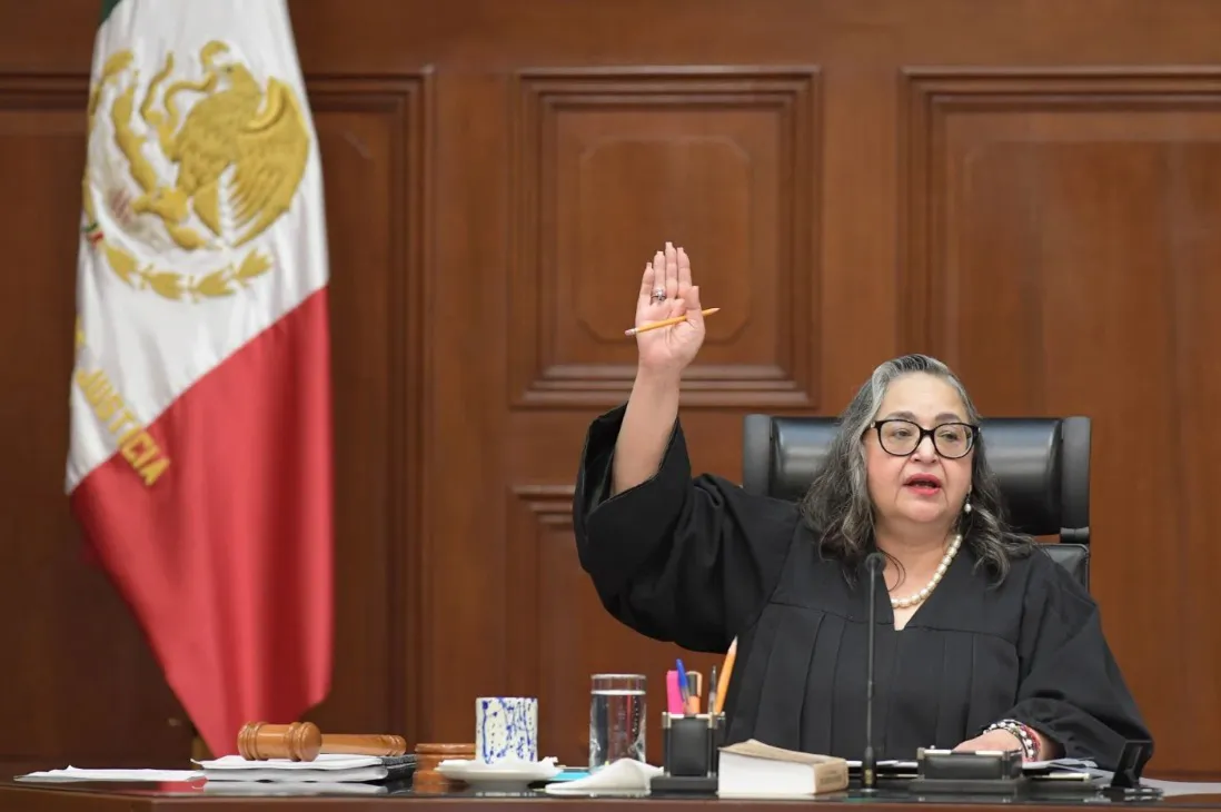 Sus altos ingresos son cuestionados al ganar más que un presidente / Redes Sociales