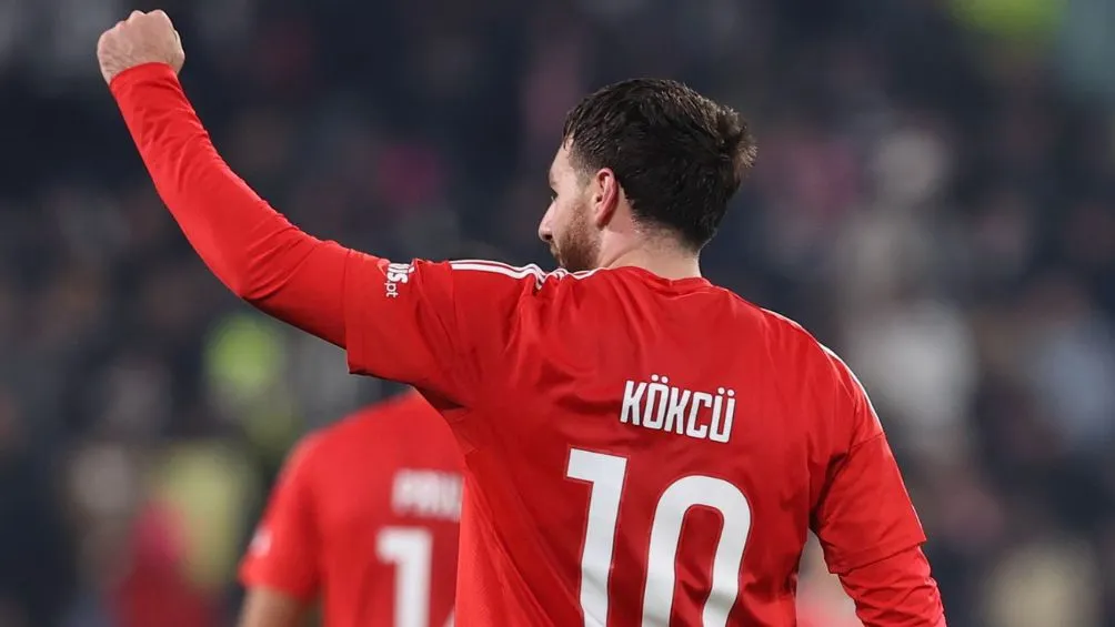 Kökcü celebra su anotación | @SLBenfica