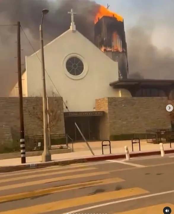 La actriz mostró la tragedia que estaba viviendo su vecindario / FB: @KarlaSouzaOfficial