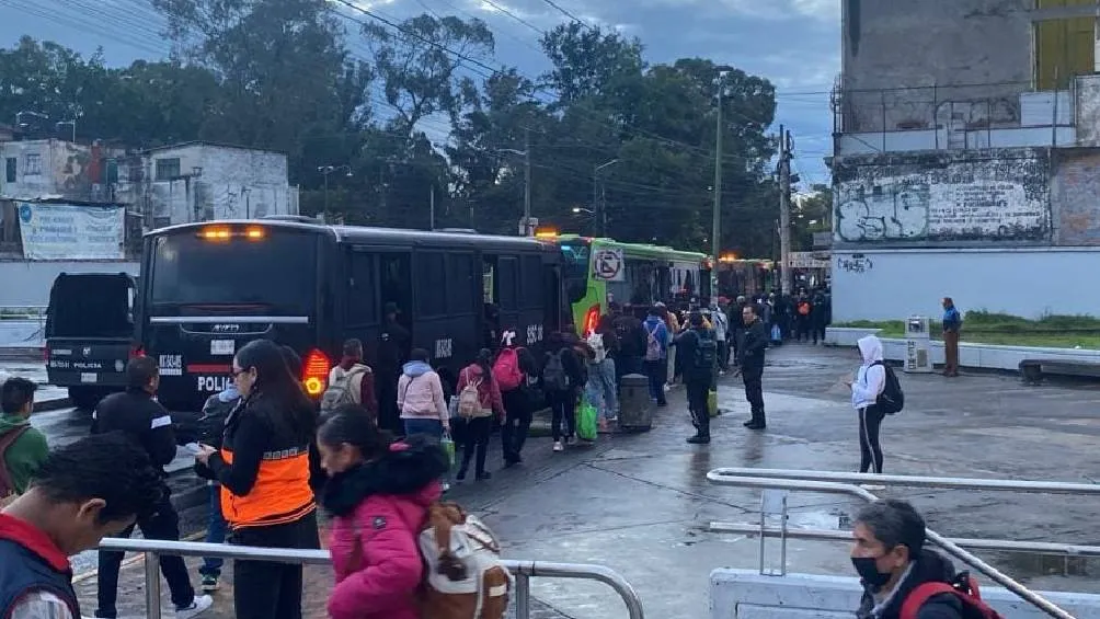 Unidades RTP y de la SSC ofrecen servicio para trasladar a los usuarios de la Línea 8/X