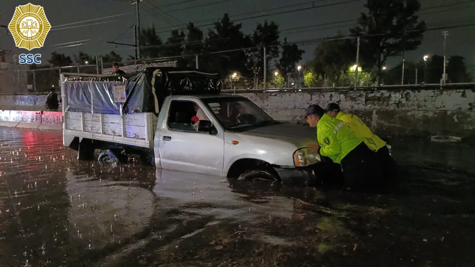 Hay que estar al pendiente de los mensaje de Protección Civil en caso de otra tromba / Redes Sociales