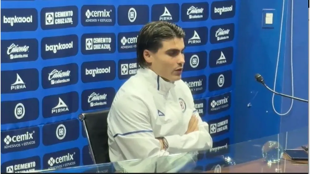 Romero durante su presentación con Cruz Azul | ILIANY APARICIO