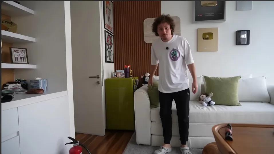 Luisito mostró que todavía siente dolor después de la operación / IG:@luisitocomunica