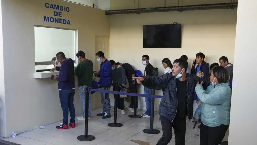 Ya van miles de migrantes expulsados por el Gobierno de Estados Unidos/AP