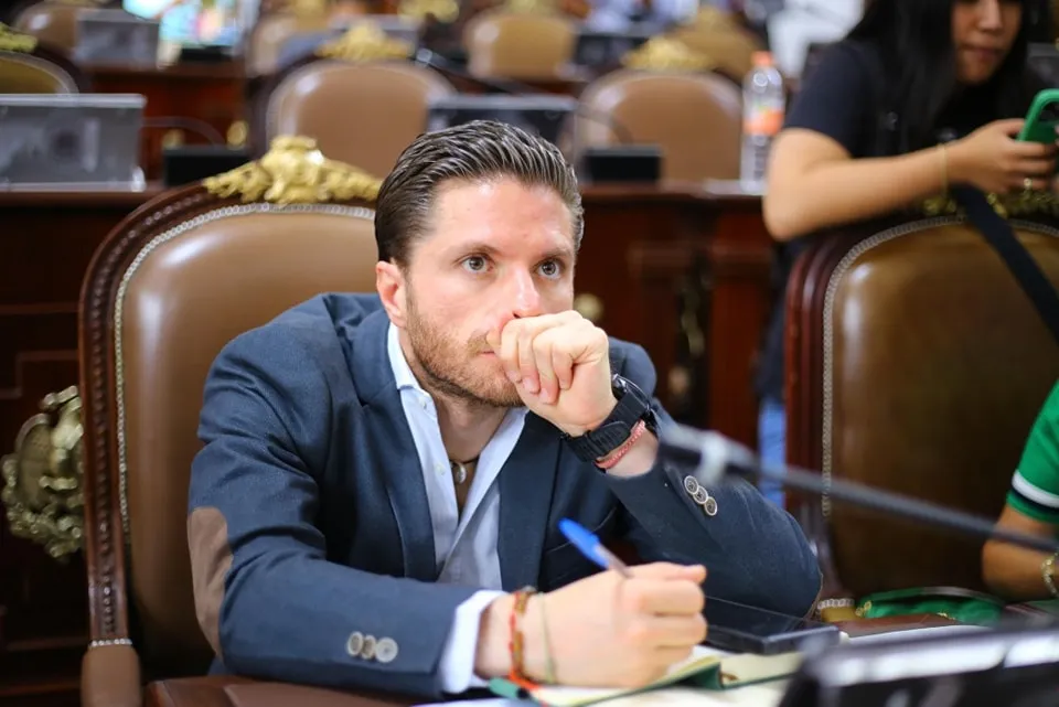 El diputado Manuel Talayero presentó la iniciativa al Congreso de la CDMX / Redes Sociales