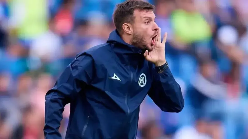 Anselmi dirigiendo a Cruz Azul | IMAGO7