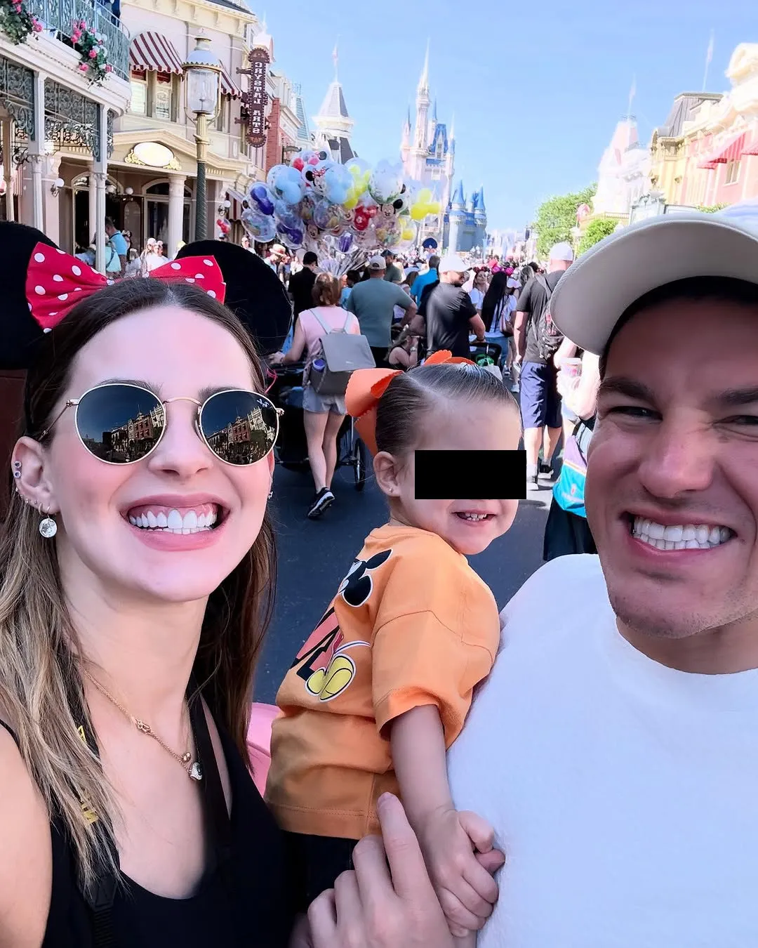 El gobernador Samuel García anda de vacaciones en Disneylandia / FB: @SAMUELGARCIASEPULVEDA