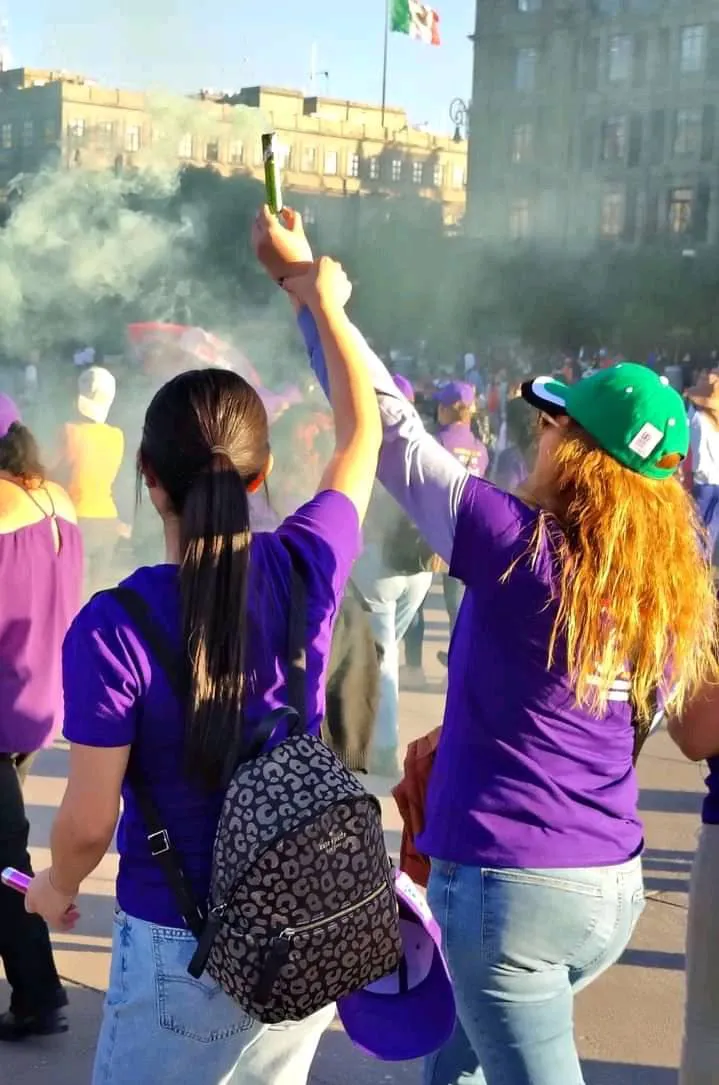 No te separes de tu contingente o acompañantes / FB: @Marcha8M