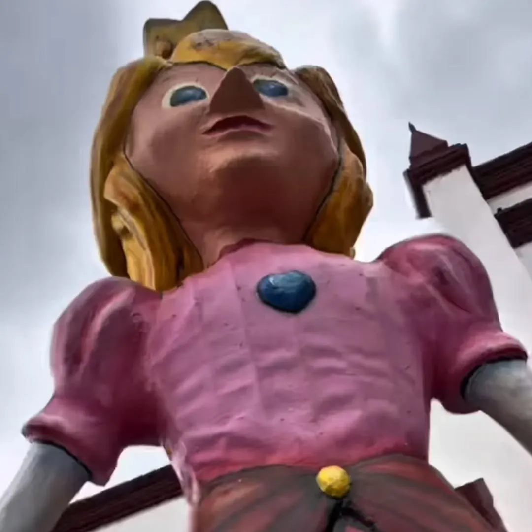 A muchos les sorprendió ver en gigante a la Princesa Peach / Redes Sociales