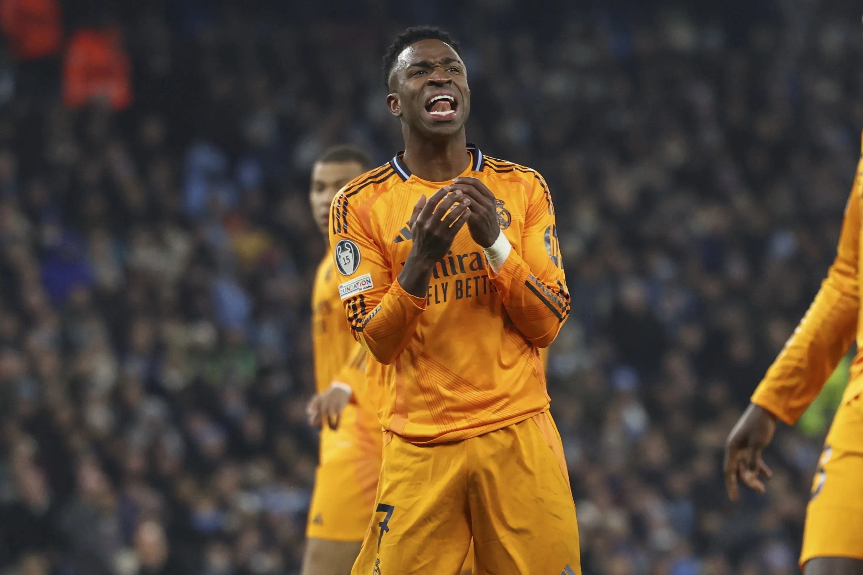 La afición del City carga contra Vini Jr. | AP