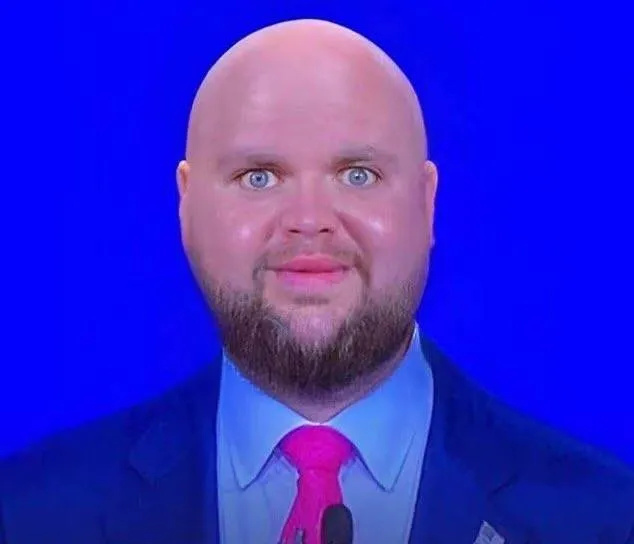 Traer al vicepresidente estadounidense calvo, le costó la deportación / Redes Sociales