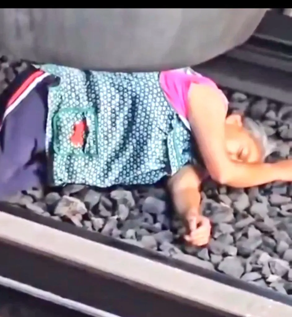 La señora sólo quedó inconsciente tras la caída / Redes Sociales